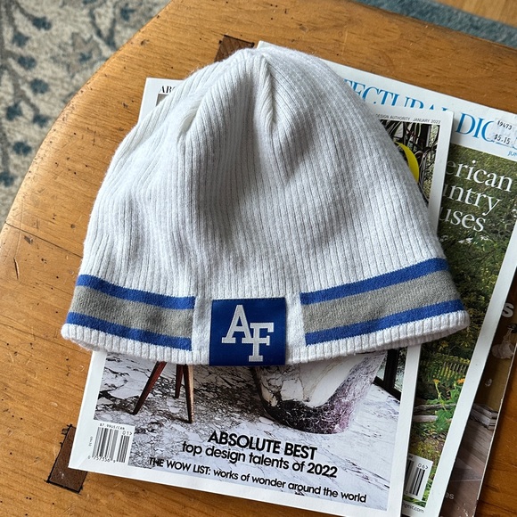 Nike Gray and Blue Beanie - Picture 2 of 4